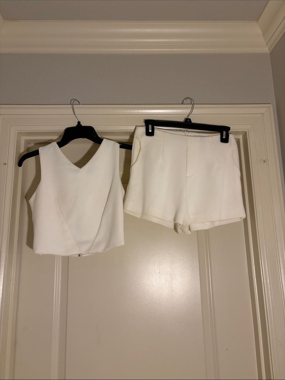 She + Sky White Textured Cropped V-Neck Top